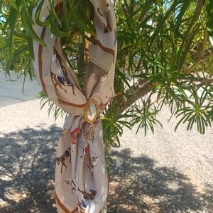 Vintage 60's Gold Tone Faux Baroque Pearl Scarf Clip